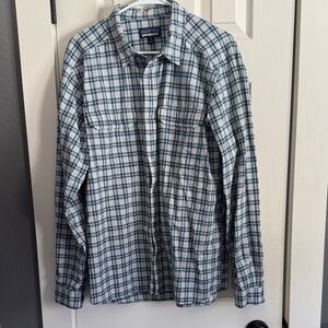 Men’s size XL Patagonia brand full snap up long sleeve shirt.